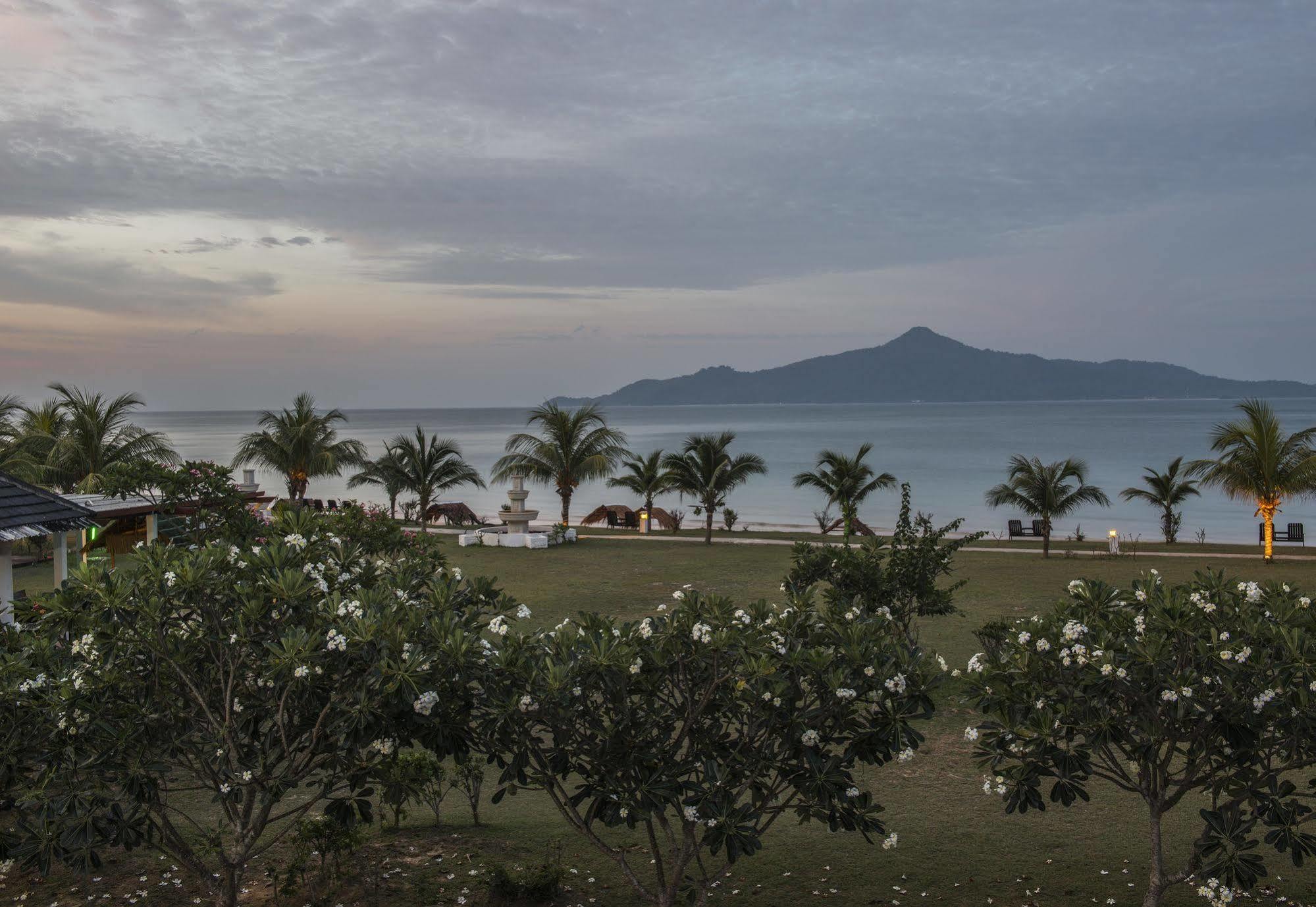Sari Pacifica Resort & Spa, Sibu Island, Johor Pulau Sibu Exteriör bild